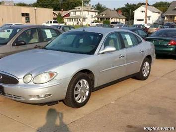 2005 Buick Lacrosse CX   - Photo 2 - Davenport, IA 52802