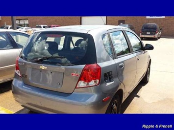 2007 Chevrolet Aveo5 LS   - Photo 5 - Davenport, IA 52802