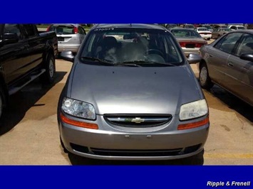 2007 Chevrolet Aveo5 LS   - Photo 2 - Davenport, IA 52802