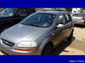 2007 Chevrolet Aveo5 LS   - Photo 1 - Davenport, IA 52802