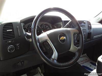 2011 Chevrolet Silverado 1500 LT   - Photo 12 - Davenport, IA 52802