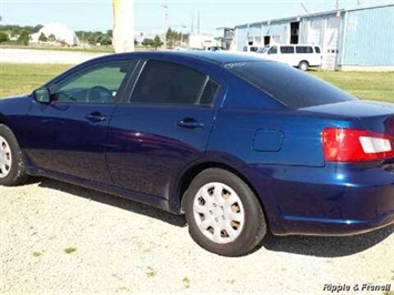 2009 Mitsubishi Galant ES   - Photo 2 - Davenport, IA 52802