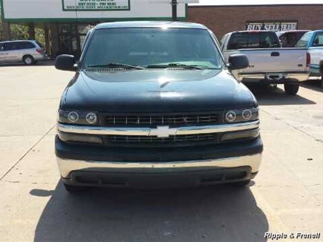 2002 Chevrolet Silverado 1500   - Photo 1 - Davenport, IA 52802