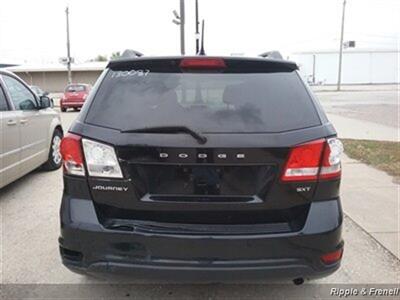 2013 Dodge Journey SXT   - Photo 5 - Davenport, IA 52802