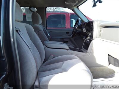 2005 Chevrolet Tahoe LS   - Photo 13 - Davenport, IA 52802