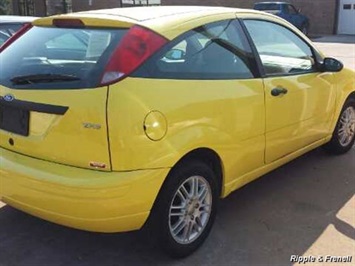 2005 Ford Focus ZX3 S   - Photo 5 - Davenport, IA 52802