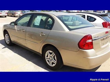 2006 Chevrolet Malibu LS   - Photo 2 - Davenport, IA 52802