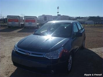 2009 Ford Focus SES   - Photo 1 - Davenport, IA 52802