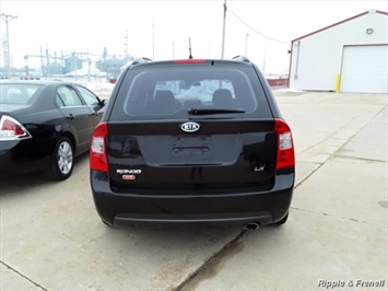 2007 Kia Rondo LX   - Photo 5 - Davenport, IA 52802