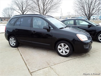 2007 Kia Rondo LX   - Photo 7 - Davenport, IA 52802