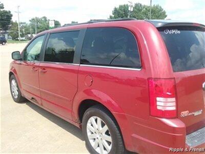 2008 Chrysler Town & Country Touring   - Photo 7 - De Witt, IA 52742