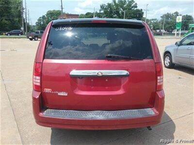 2008 Chrysler Town & Country Touring   - Photo 5 - De Witt, IA 52742