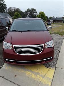 2011 Chrysler Town & Country Touring-L   - Photo 1 - Davenport, IA 52802