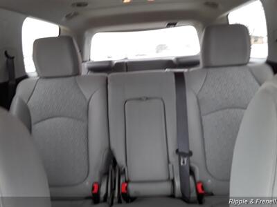 2011 GMC Acadia SL   - Photo 5 - Davenport, IA 52802