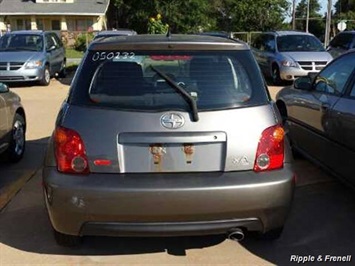 2005 Scion xA   - Photo 4 - Davenport, IA 52802