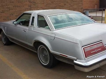 1977 Ford Thunderbird   - Photo 2 - Davenport, IA 52802