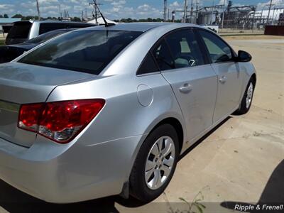 2012 Chevrolet Cruze LS   - Photo 9 - Davenport, IA 52802