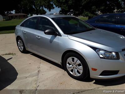 2012 Chevrolet Cruze LS   - Photo 11 - Davenport, IA 52802