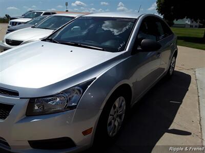 2012 Chevrolet Cruze LS   - Photo 3 - Davenport, IA 52802