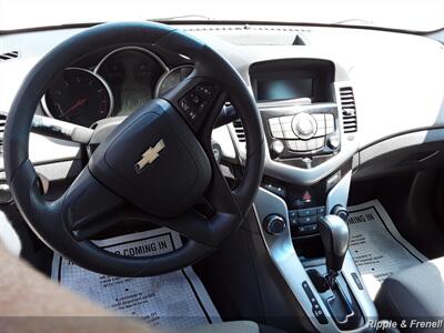 2012 Chevrolet Cruze LS   - Photo 5 - Davenport, IA 52802