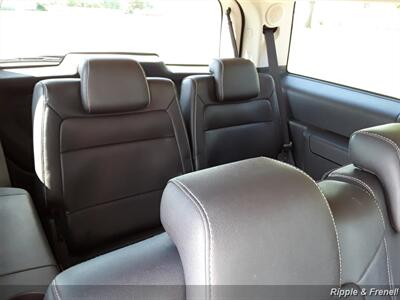 2010 Ford Flex Limited   - Photo 11 - Davenport, IA 52802