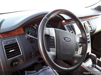 2010 Ford Flex Limited   - Photo 14 - Davenport, IA 52802