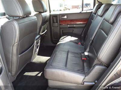 2010 Ford Flex Limited   - Photo 12 - Davenport, IA 52802