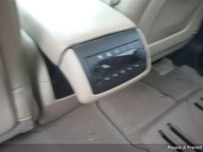 2011 GMC Acadia SLT-1   - Photo 10 - Davenport, IA 52802