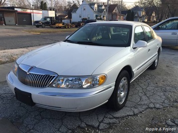 1999 Lincoln Continental   - Photo 1 - Davenport, IA 52802