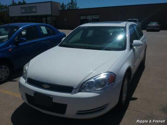 2008 Chevrolet Impala LT   - Photo 1 - Davenport, IA 52802