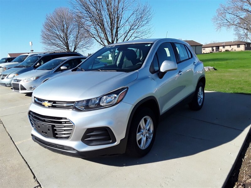 2017 Chevrolet Trax LT   - Photo 1 - De Witt, IA 52742