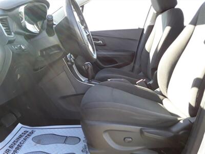 2017 Chevrolet Trax LT   - Photo 3 - De Witt, IA 52742