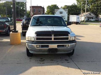 2001 Dodge Ram 1500 SLT   - Photo 1 - Davenport, IA 52802