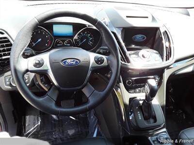 2016 Ford Escape Titanium   - Photo 5 - Davenport, IA 52802