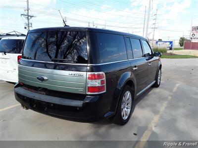 2010 Ford Flex Limited   - Photo 11 - Davenport, IA 52802