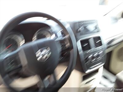 2014 Dodge Grand Caravan SE   - Photo 5 - Davenport, IA 52802