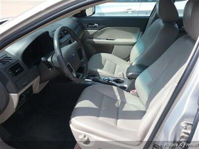 2010 Ford Fusion SEL   - Photo 8 - Davenport, IA 52802