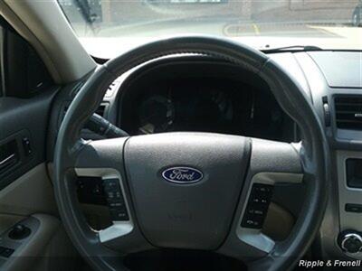 2010 Ford Fusion SEL   - Photo 12 - Davenport, IA 52802