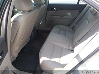 2010 Ford Fusion SEL   - Photo 9 - Davenport, IA 52802