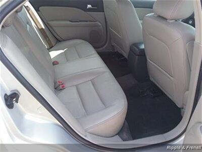 2010 Ford Fusion SEL   - Photo 11 - Davenport, IA 52802