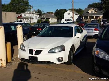 2007 Pontiac Grand Prix   - Photo 2 - Davenport, IA 52802