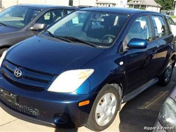 2005 Scion xA   - Photo 4 - Davenport, IA 52802