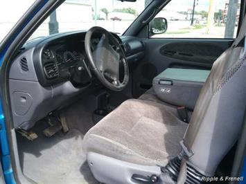 2001 Dodge Ram 1500 ST 4dr Quad Cab ST   - Photo 3 - Davenport, IA 52802