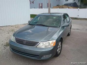 2001 Toyota Avalon XL   - Photo 1 - Davenport, IA 52802