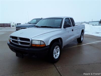 2003 Dodge Dakota SXT   - Photo 3 - Davenport, IA 52802