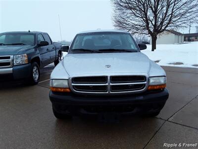 2003 Dodge Dakota SXT   - Photo 1 - Davenport, IA 52802