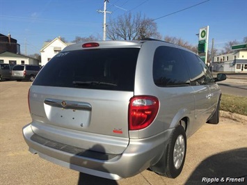 2007 Chrysler Town & Country LX   - Photo 4 - Davenport, IA 52802