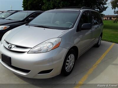 2008 Toyota Sienna CE 8-Passenger   - Photo 3 - Davenport, IA 52802