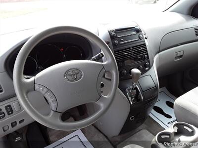 2008 Toyota Sienna CE 8-Passenger   - Photo 5 - Davenport, IA 52802