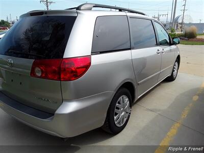 2008 Toyota Sienna CE 8-Passenger   - Photo 10 - Davenport, IA 52802